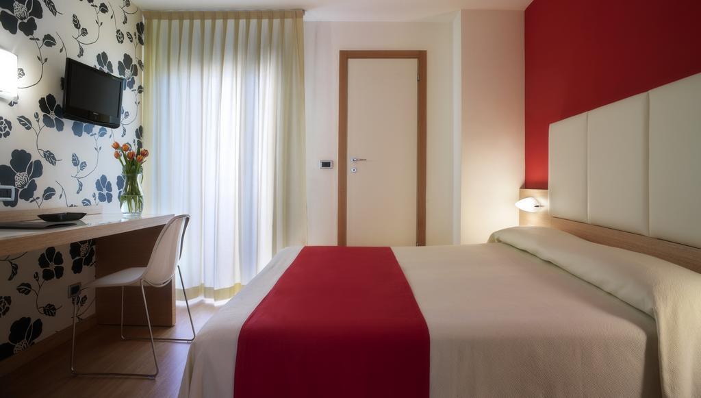 Acasamia Welchome Hotel Римини Экстерьер фото